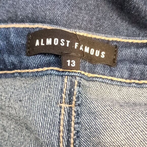 Almost Famous Women’s High Rise Mom Jeans Size 13 Distressed Stretch NWT - Picture 3 of 9
